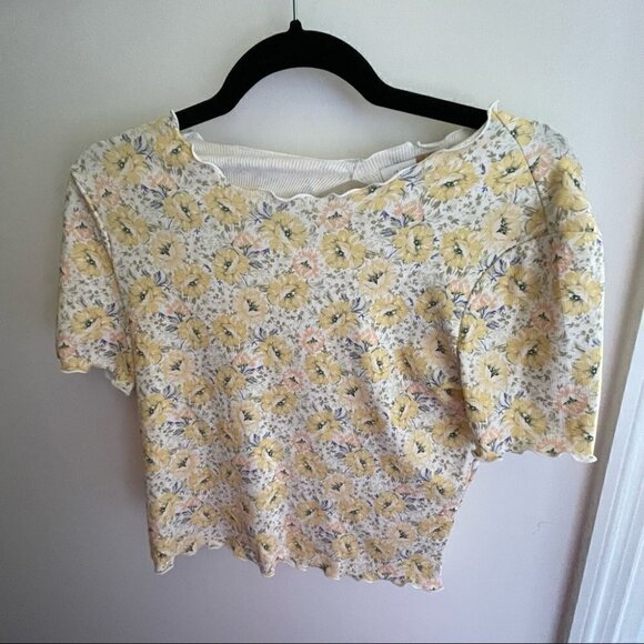 𝅺INTERMIX floral crop open back top - Picture 1 of 4